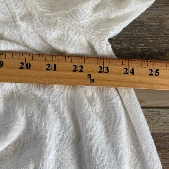 Guess Bonita Eyelet Scalloped Top Size XS White Long Sleeves Knit Flare Sleeves - Picture 5 of 10